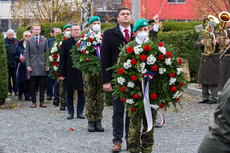 Hejtman uctil památku válečných veteránů