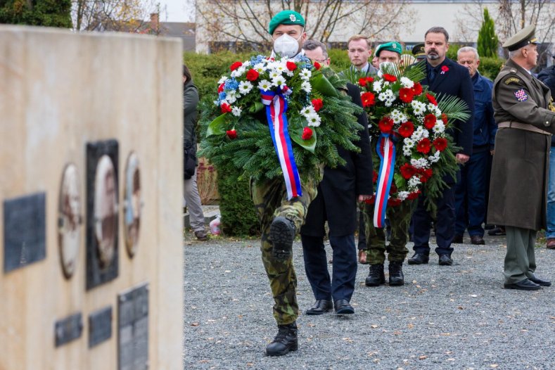 Hejtman uctil památku válečných veteránů