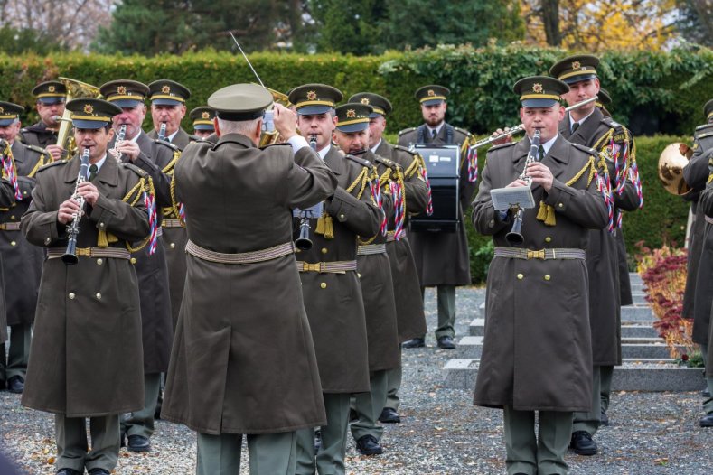 Hejtman uctil památku válečných veteránů