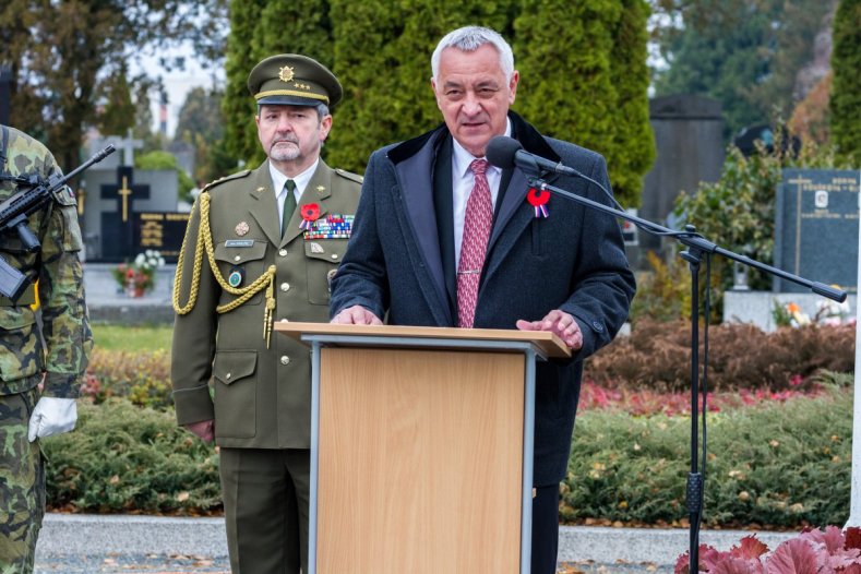 Hejtman uctil památku válečných veteránů