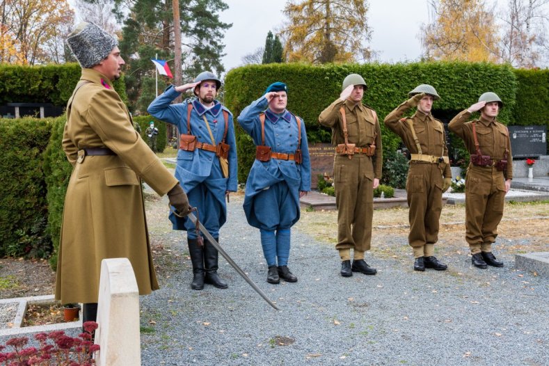 Hejtman uctil památku válečných veteránů