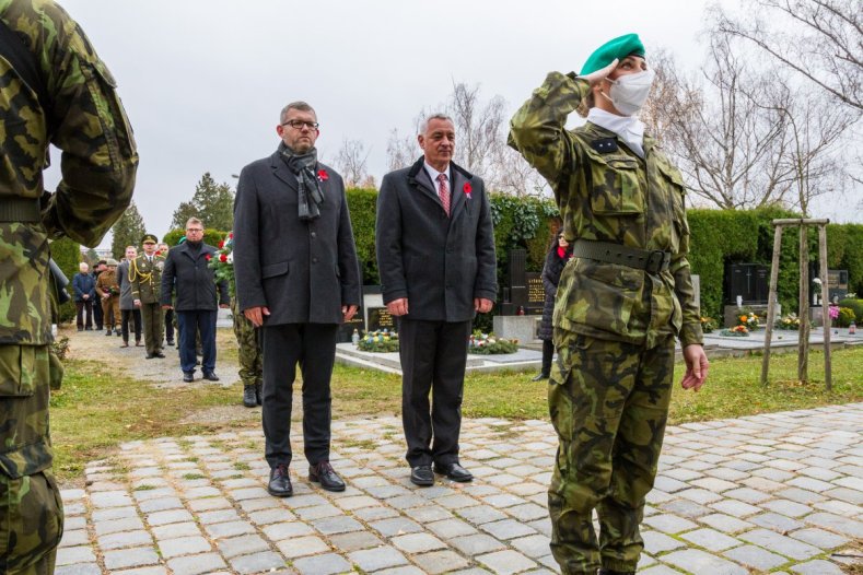 Hejtman uctil památku válečných veteránů