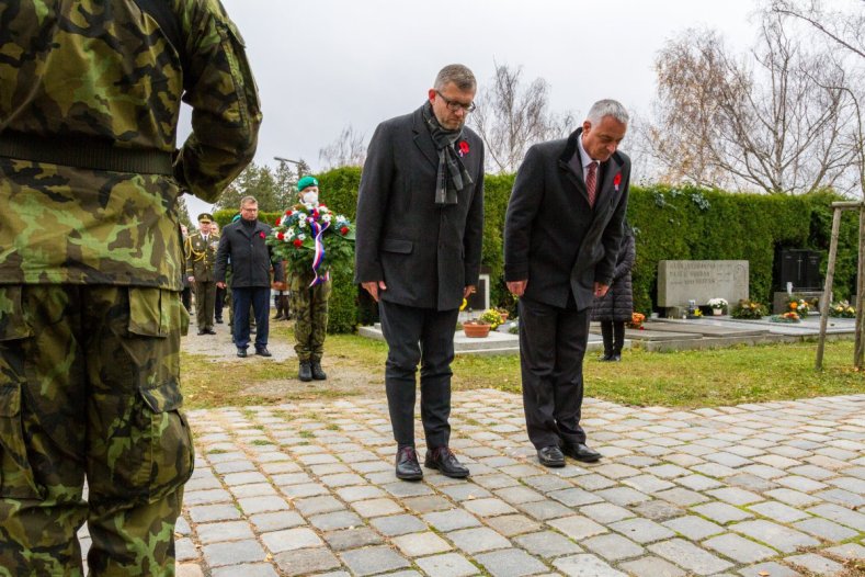 Hejtman uctil památku válečných veteránů