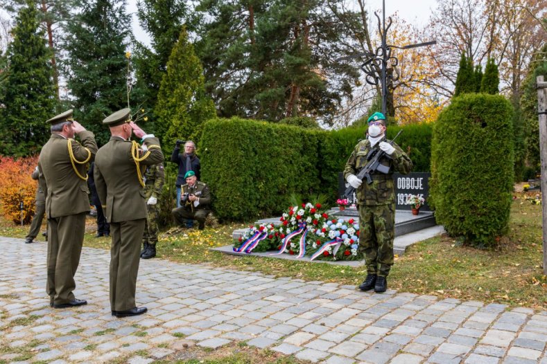 Hejtman uctil památku válečných veteránů