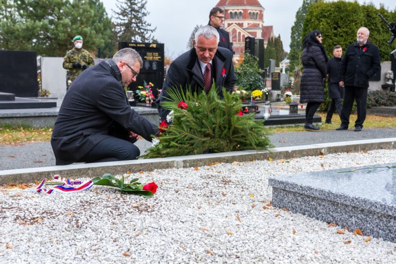 Hejtman uctil památku válečných veteránů