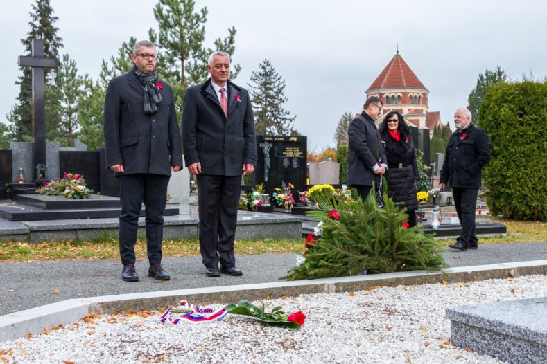 Hejtman uctil památku válečných veteránů