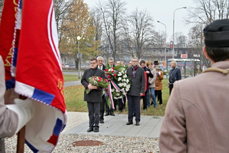 Hejtman uctil Den boje za svobodu a demokracii