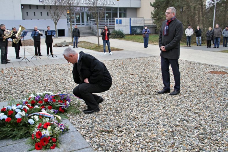 Hejtman uctil Den boje za svobodu a demokracii