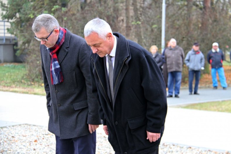 Hejtman uctil Den boje za svobodu a demokracii