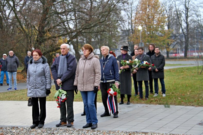 Hejtman uctil Den boje za svobodu a demokracii