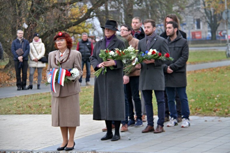 Hejtman uctil Den boje za svobodu a demokracii