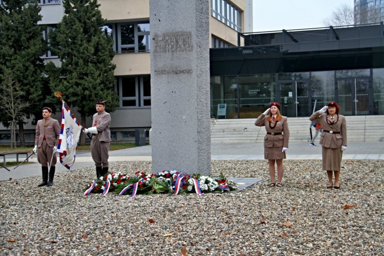 Hejtman uctil Den boje za svobodu a demokracii