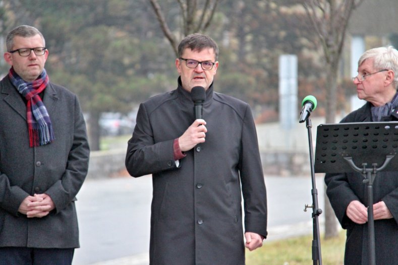 Hejtman uctil Den boje za svobodu a demokracii