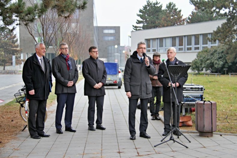 Hejtman uctil Den boje za svobodu a demokracii