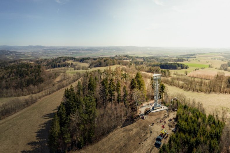 Nový pohled na kraj. Z nadhledny Háječek na Zábřežsku     Zdroj: CCR OK