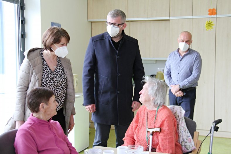 Sociální služby na Jesenicku (Centrum sociálních služeb Jeseník). O to, jak fungují, se přímo v terénu zajímal náměstek Slavotínek