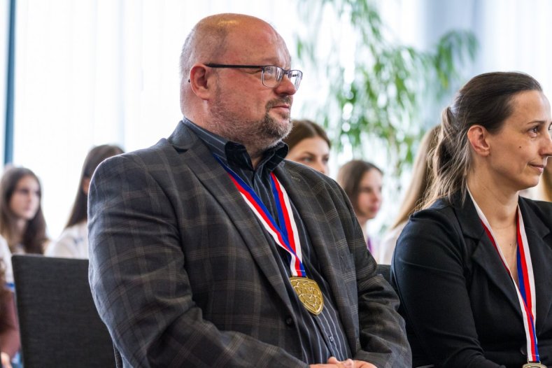 Olomoucký florbal slaví. Náměstek Zácha sportovkyním blahopřál osobně