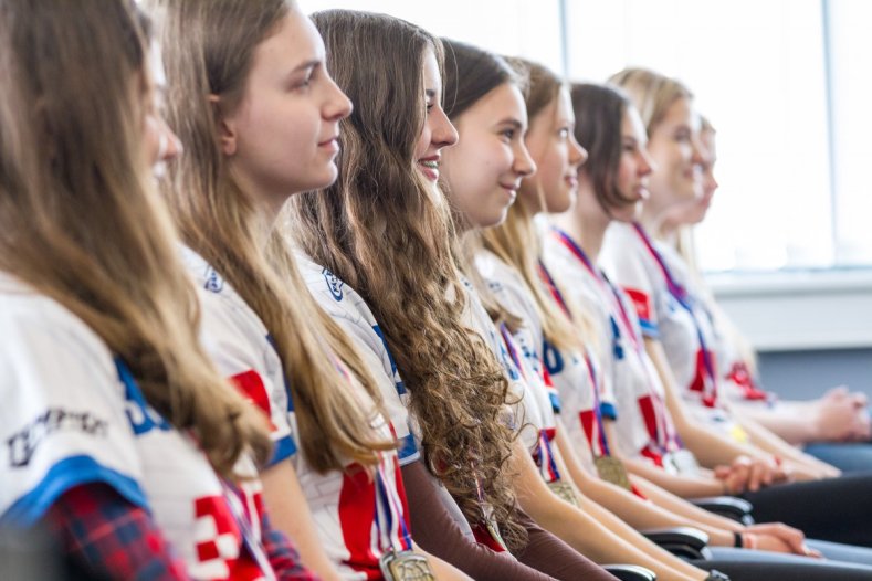 Olomoucký florbal slaví. Náměstek Zácha sportovkyním blahopřál osobně