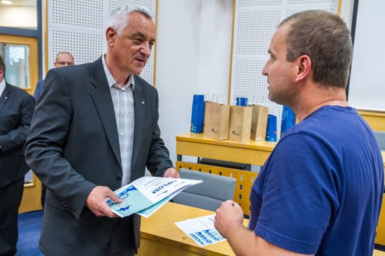 Na bicyklu nebo pěšky. Zaměstnanci krajského úřadu se zapojili do výzvy Do práce na kole