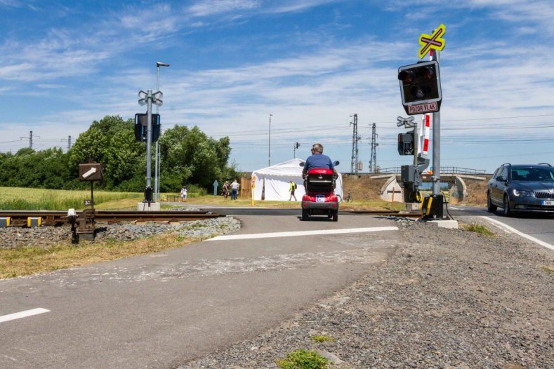 Lidé mohou naplno využívat další cyklostezku. Má unikátní technické řešení