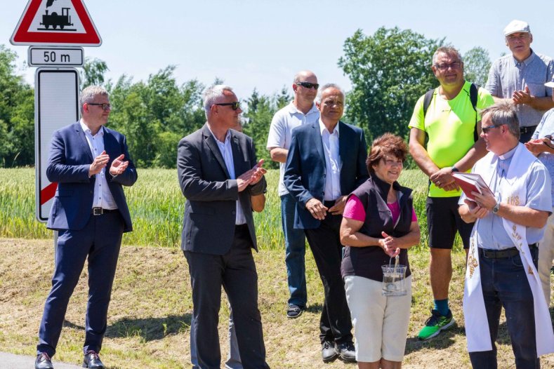 Lidé mohou naplno využívat další cyklostezku. Má unikátní technické řešení