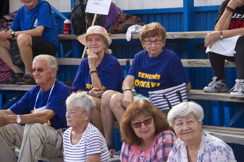 Sportovní hry seniorů s velkou zahraniční účastí. Místo běhu se hrál golf