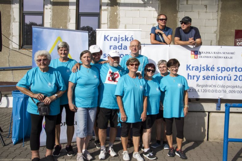 Sportovní hry seniorů s velkou zahraniční účastí. Místo běhu se hrál golf