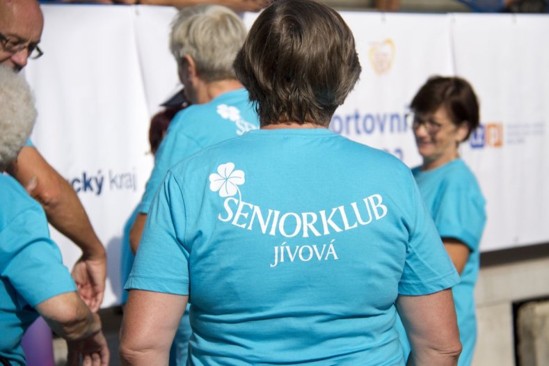 Sportovní hry seniorů s velkou zahraniční účastí. Místo běhu se hrál golf