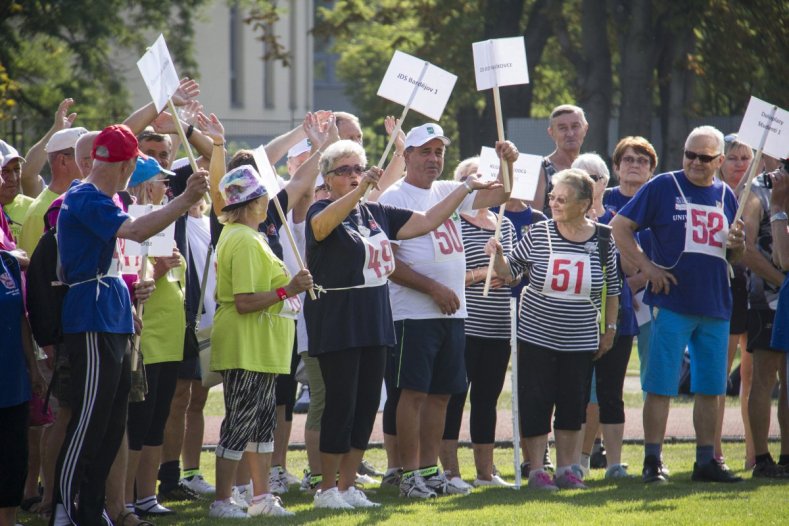 Sportovní hry seniorů s velkou zahraniční účastí. Místo běhu se hrál golf