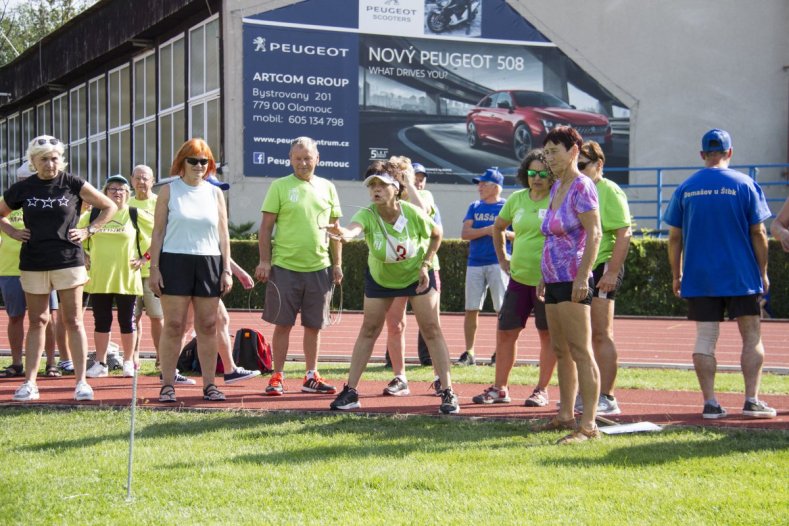 Sportovní hry seniorů s velkou zahraniční účastí. Místo běhu se hrál golf