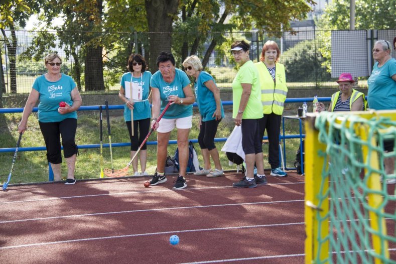 Sportovní hry seniorů s velkou zahraniční účastí. Místo běhu se hrál golf