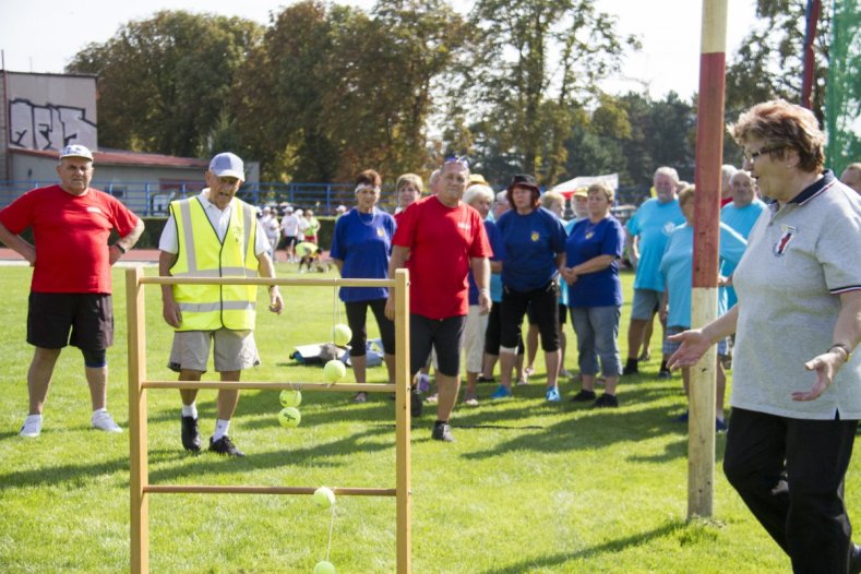 Sportovní hry seniorů s velkou zahraniční účastí. Místo běhu se hrál golf