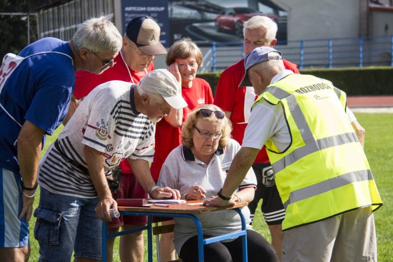 Sportovní hry seniorů s velkou zahraniční účastí. Místo běhu se hrál golf