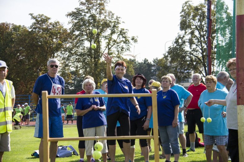 Sportovní hry seniorů s velkou zahraniční účastí. Místo běhu se hrál golf