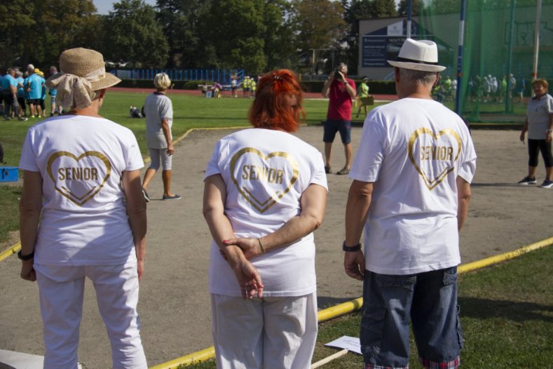 Sportovní hry seniorů s velkou zahraniční účastí. Místo běhu se hrál golf