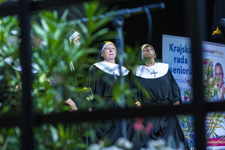 	Babičkou Olomouckého kraje je Blanka Vrbková, na pódiu ji podpořila celá rodina