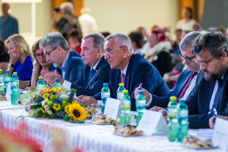 	Babičkou Olomouckého kraje je Blanka Vrbková, na pódiu ji podpořila celá rodina