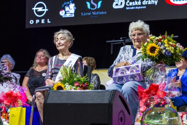 	Babičkou Olomouckého kraje je Blanka Vrbková, na pódiu ji podpořila celá rodina