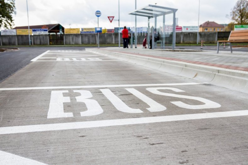 	V Určicích mají nový kruhový objezd. Platil ho Olomoucký kraj