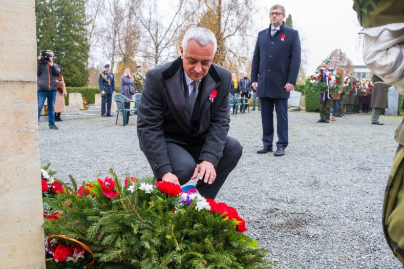 Hejtman se poklonil památce válečných hrdinů