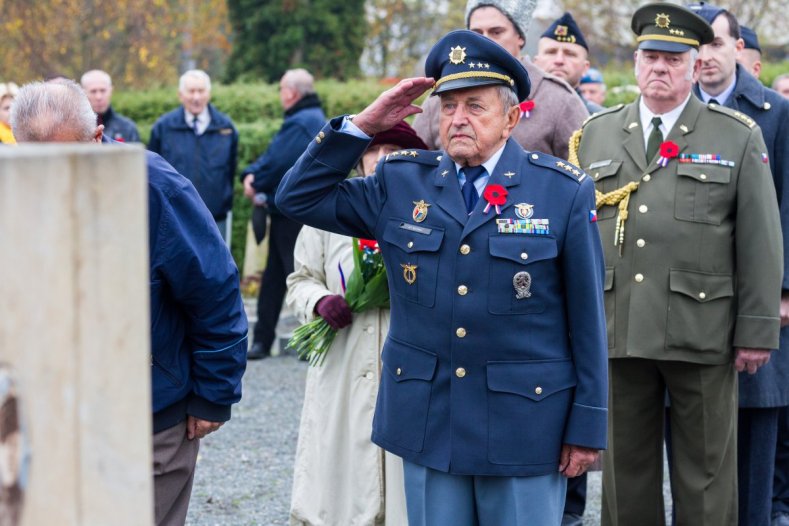 Hejtman se poklonil památce válečných hrdinů