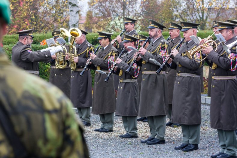 Hejtman se poklonil památce válečných hrdinů