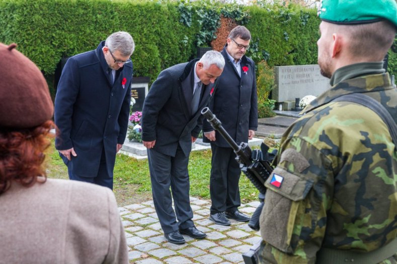 Hejtman se poklonil památce válečných hrdinů