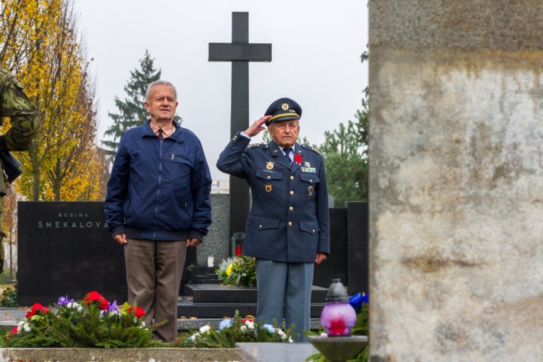 Hejtman se poklonil památce válečných hrdinů