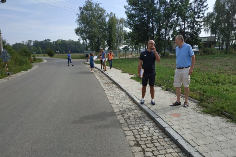 Žula místo asfaltu. Nová cesta v Příkazech získala cenu veřejnosti