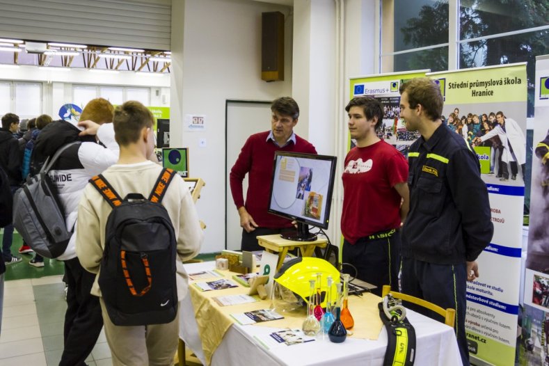 Scholaris nabídl drinky, 3D tisk a budoucnost pro mladé