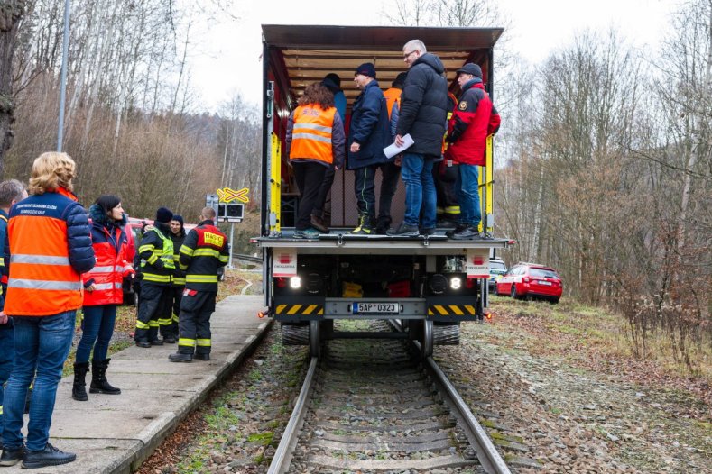 U Jívové se srazily vlaky. Cvičení prověřilo krajské záchranáře