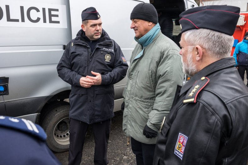 Cvičení na hranicích: havárie cisterny a drony v akci