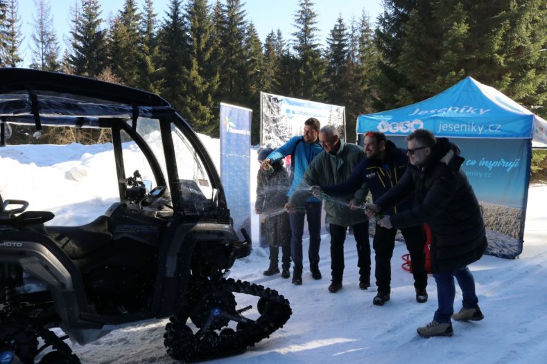 Čtyřkolka Milada pomáhá udržovat stopy v Jeseníkách