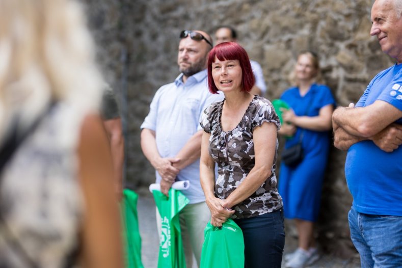 Senioři z Jeseníku vyrazili na Helfštýn. Odstartovalo Seniorské cestování